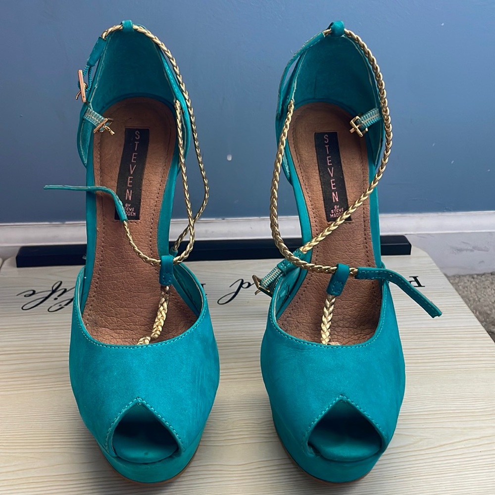 Never Worn! Rare Find Teal Heel